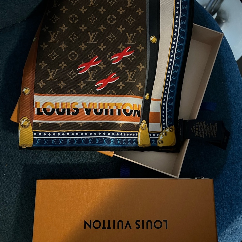 Trunk in love 45  Louis Vuitton scarf